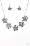 No Common Daisy-Silver Necklace