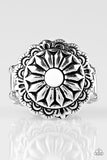 Daringly Daisy - White Ring