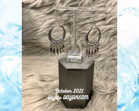 Day To DAYDREAM - Fashion Fix Exclusive October 2021 - Blue Earrings